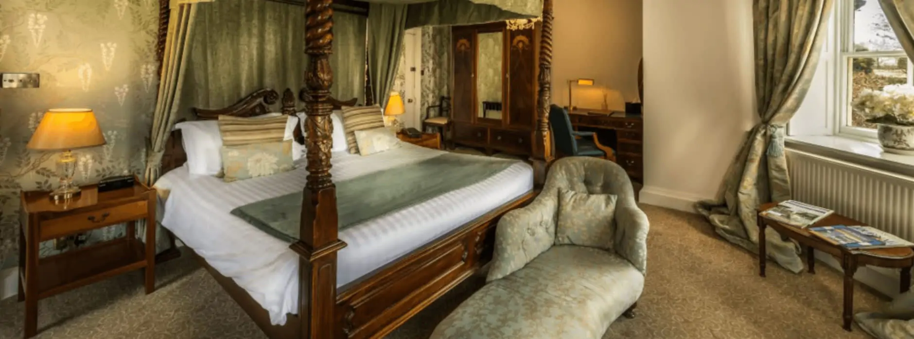 Four poster bedroom