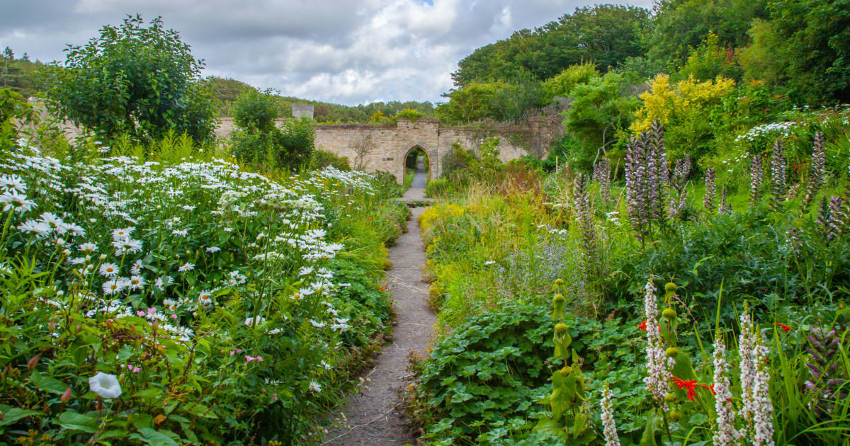 Gardens in Lincolnshire: Beautiful Gardens & Estates near ...